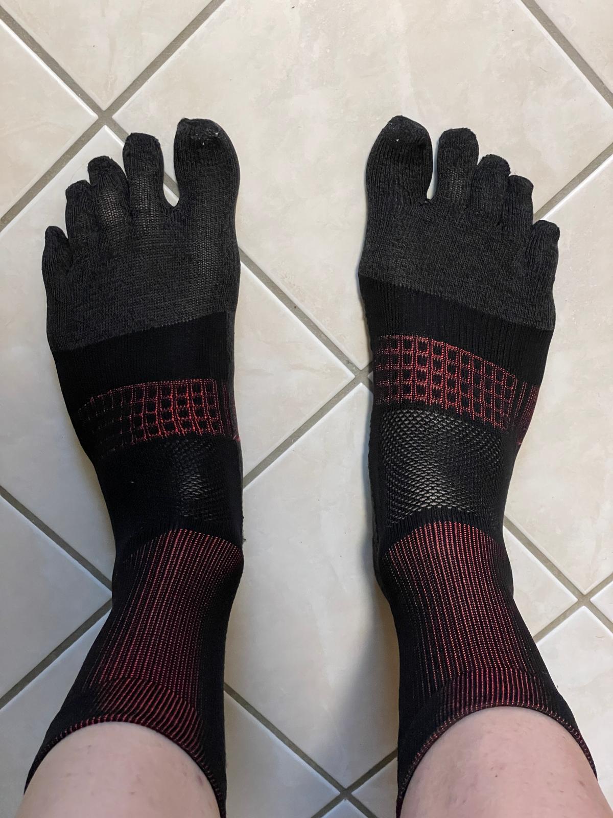 Zu sehen sind die Socken in der Draufsicht