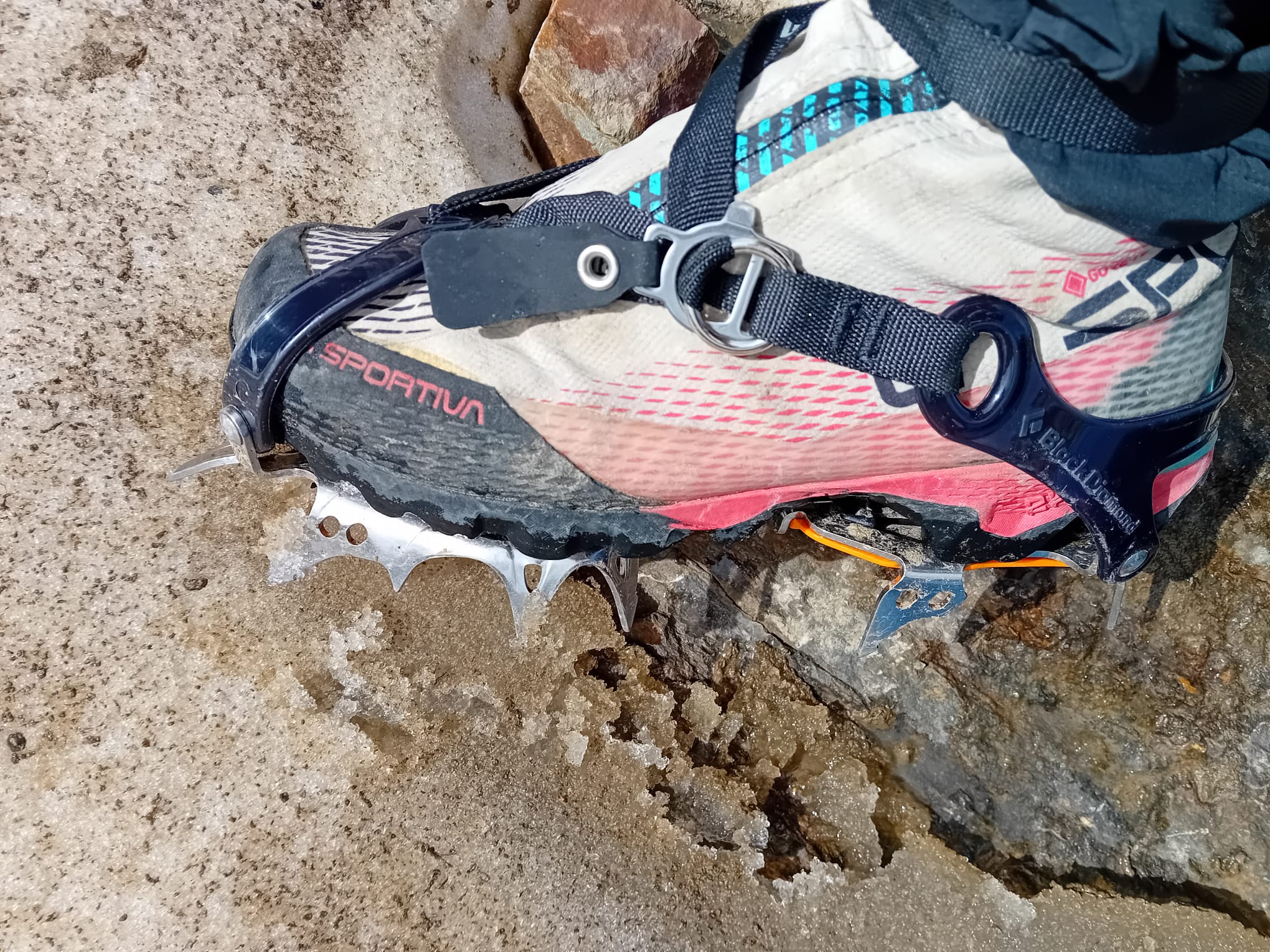 Der kompetente OUTSIDEstories-Test: Black Diamond Serac Zwölf-Zacken-Steigeisen 