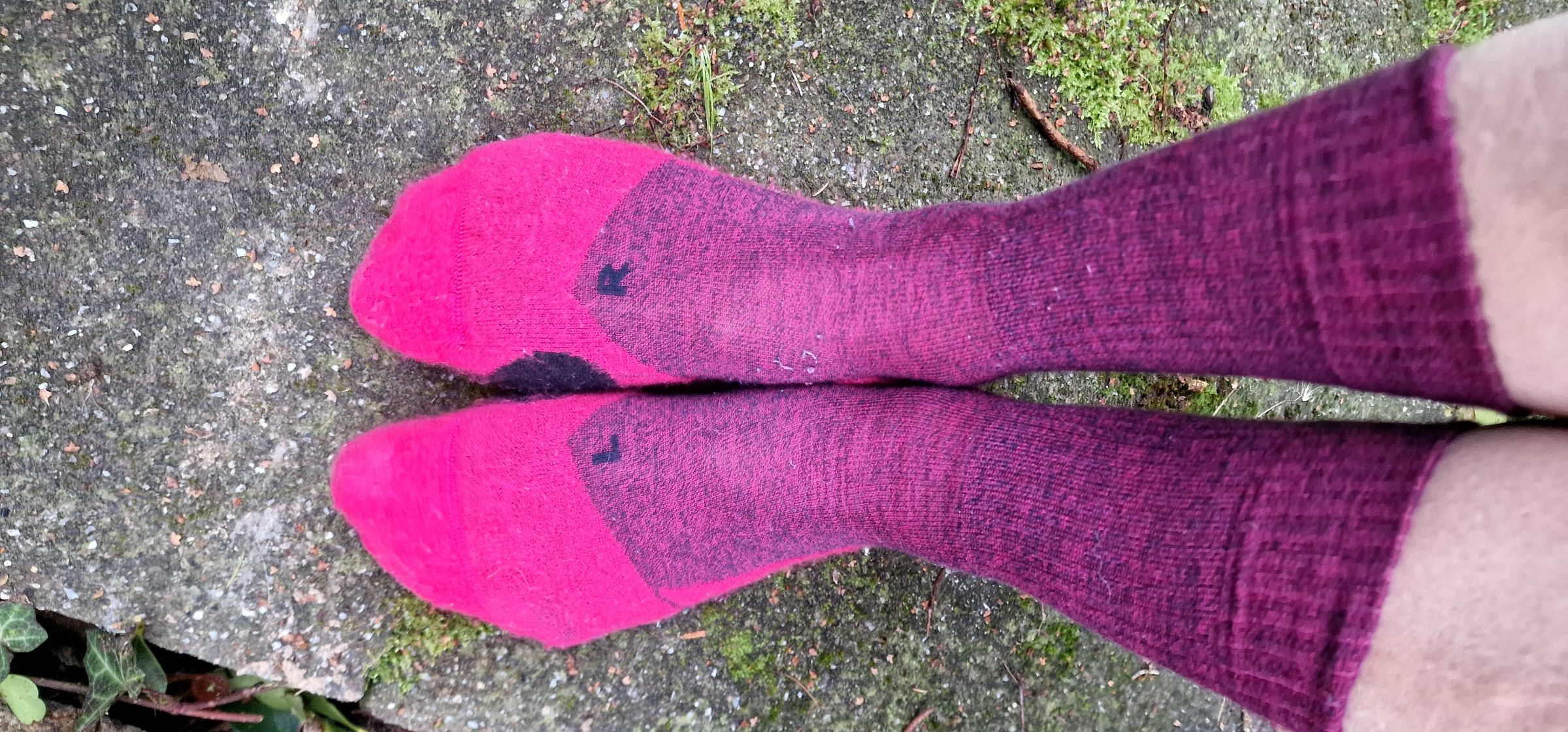 Die Socken wurden traditionsgemäß mit den Buchstaben für den rechten und linken Fuß versehen