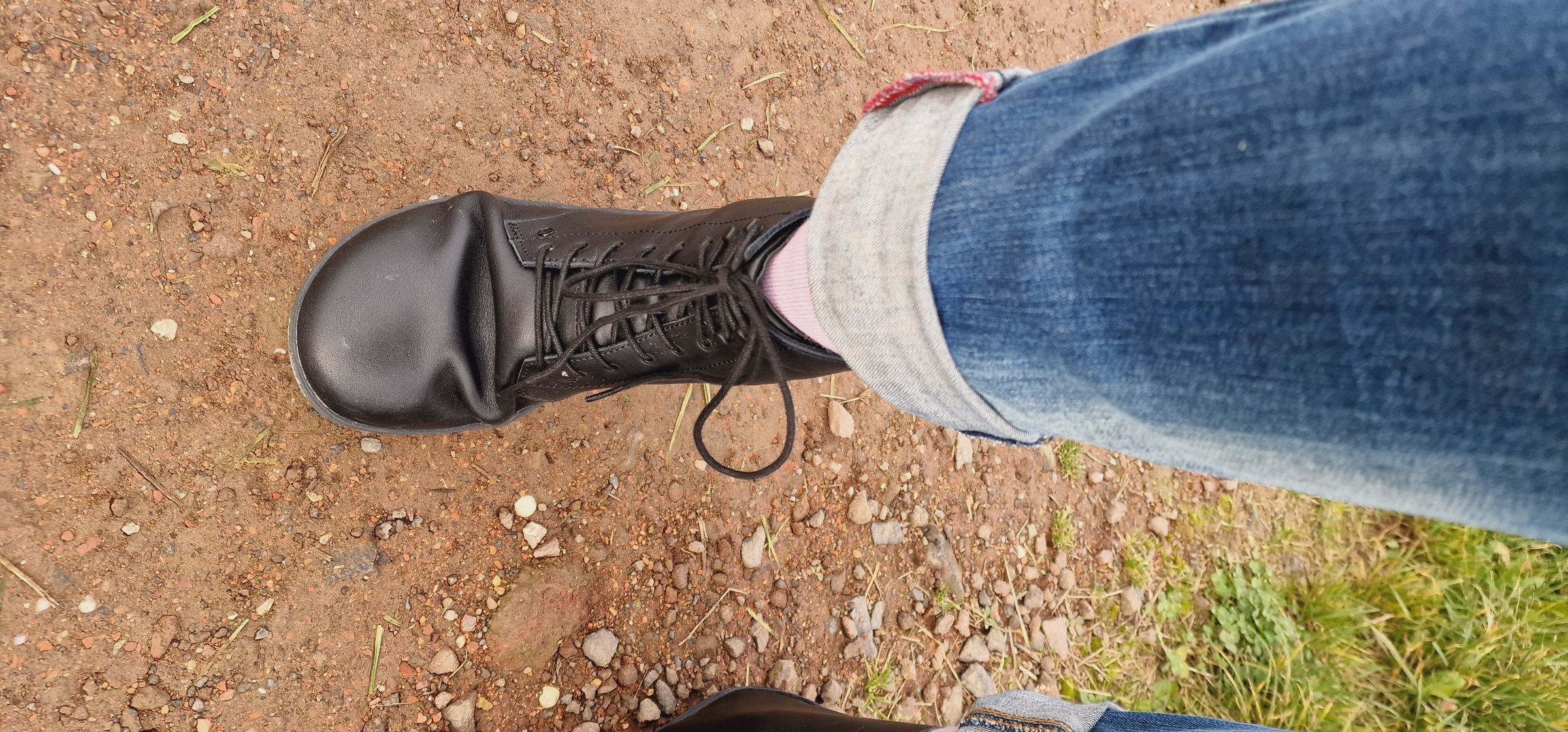 Federleicht und butterweich lässt der Schuh dem Fuß auch in unwegsameren Gelände jede Menge Bewegungsfreiheit