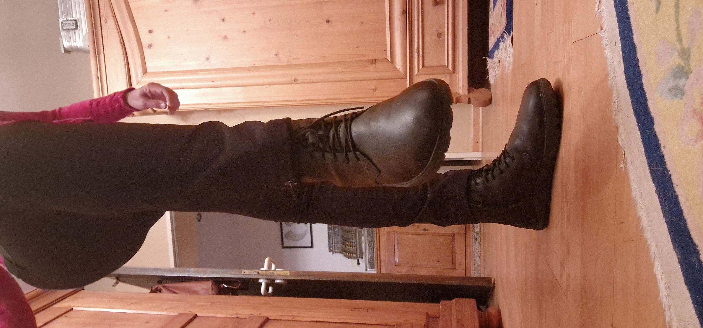 Mit 42,5 sind die Schuhe nicht wirklich zierlich