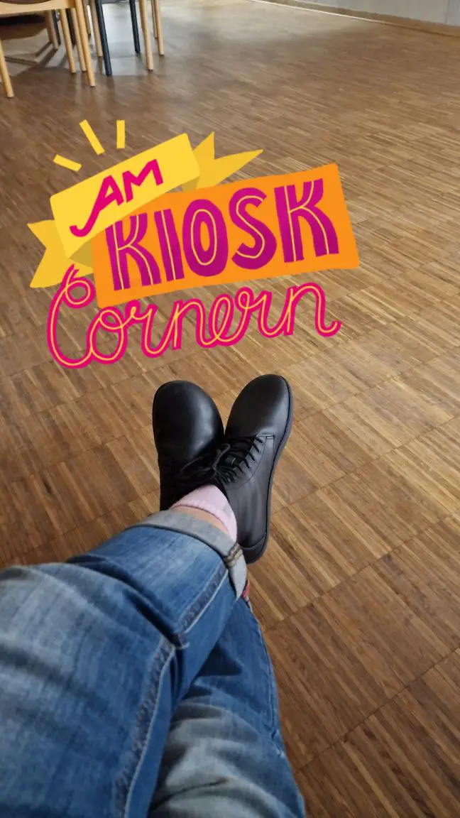 Mittagspause in der Schule. Der Xero Shoe macht auch auf der Arbeit eine gute Figur. Auch Treppauf Treppab.