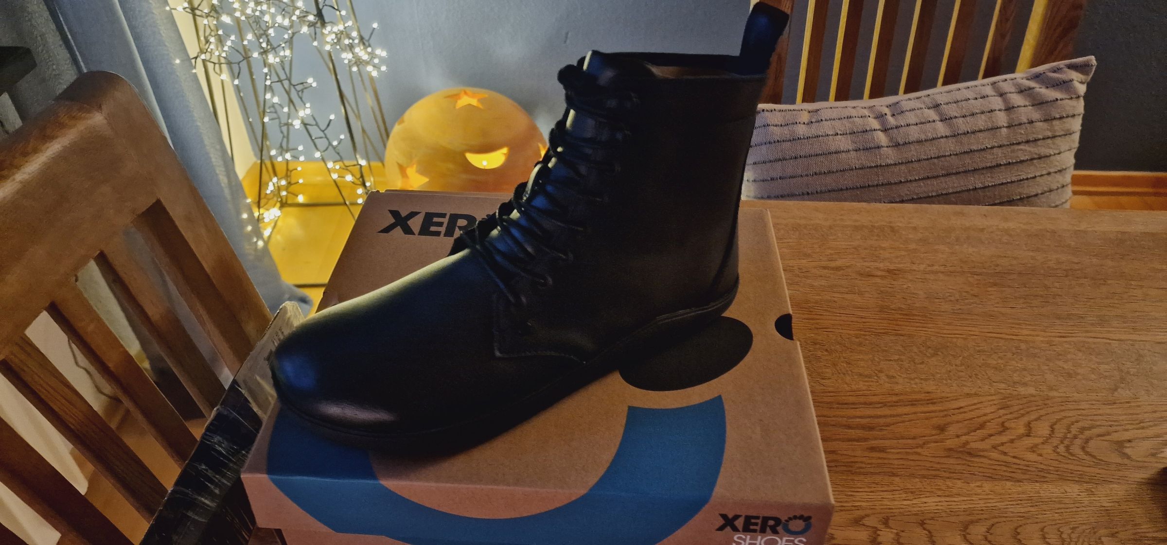 Der Stiefel ist sauber verarbeitet und auch die Schlaufe als Anziehhilfe sitzt bombenfest.
