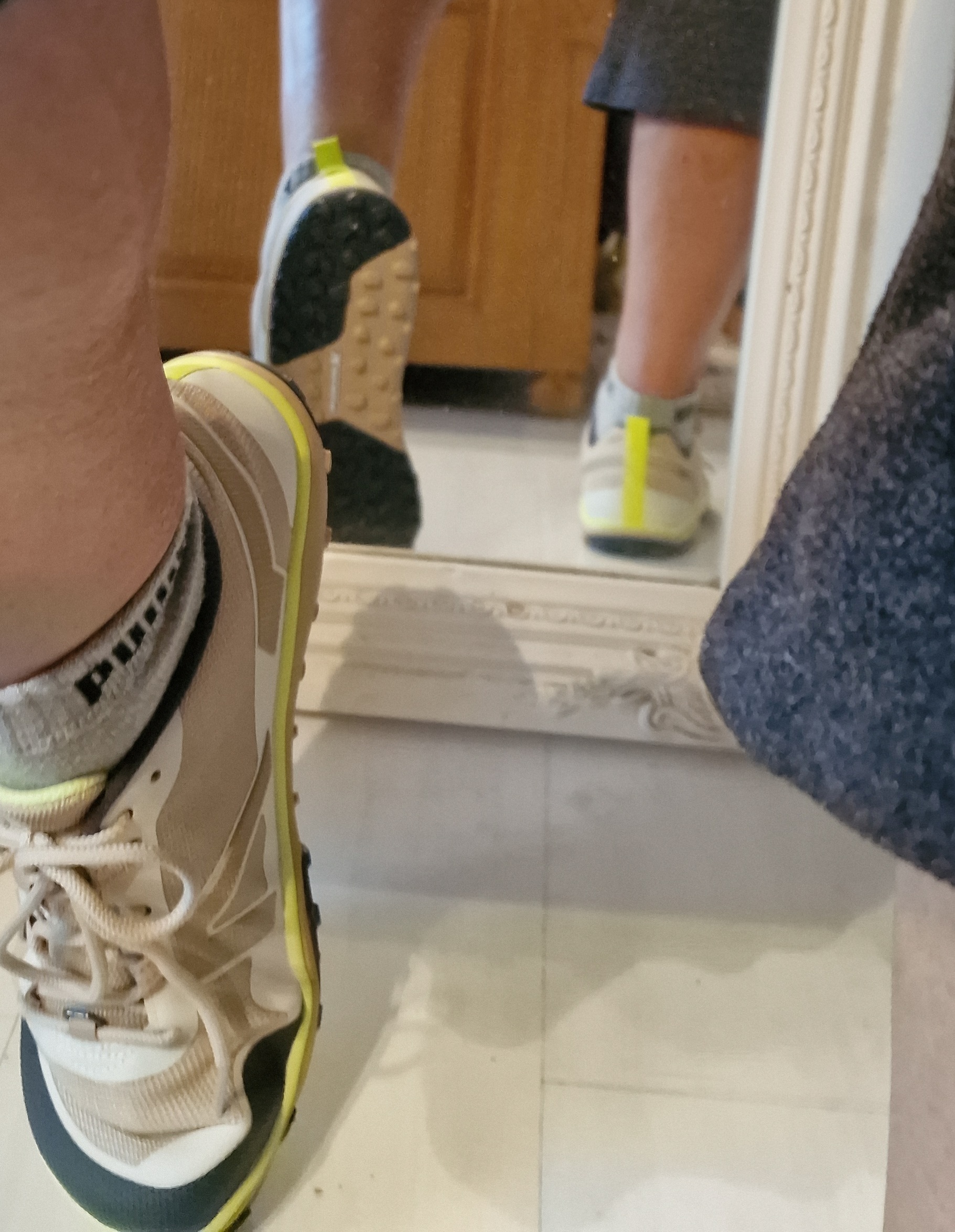 Für einen Barfußschuh ist die Sohle auf den ersten Blick etwas steif, das zeigt sich aber im Einsatz ganz anders.