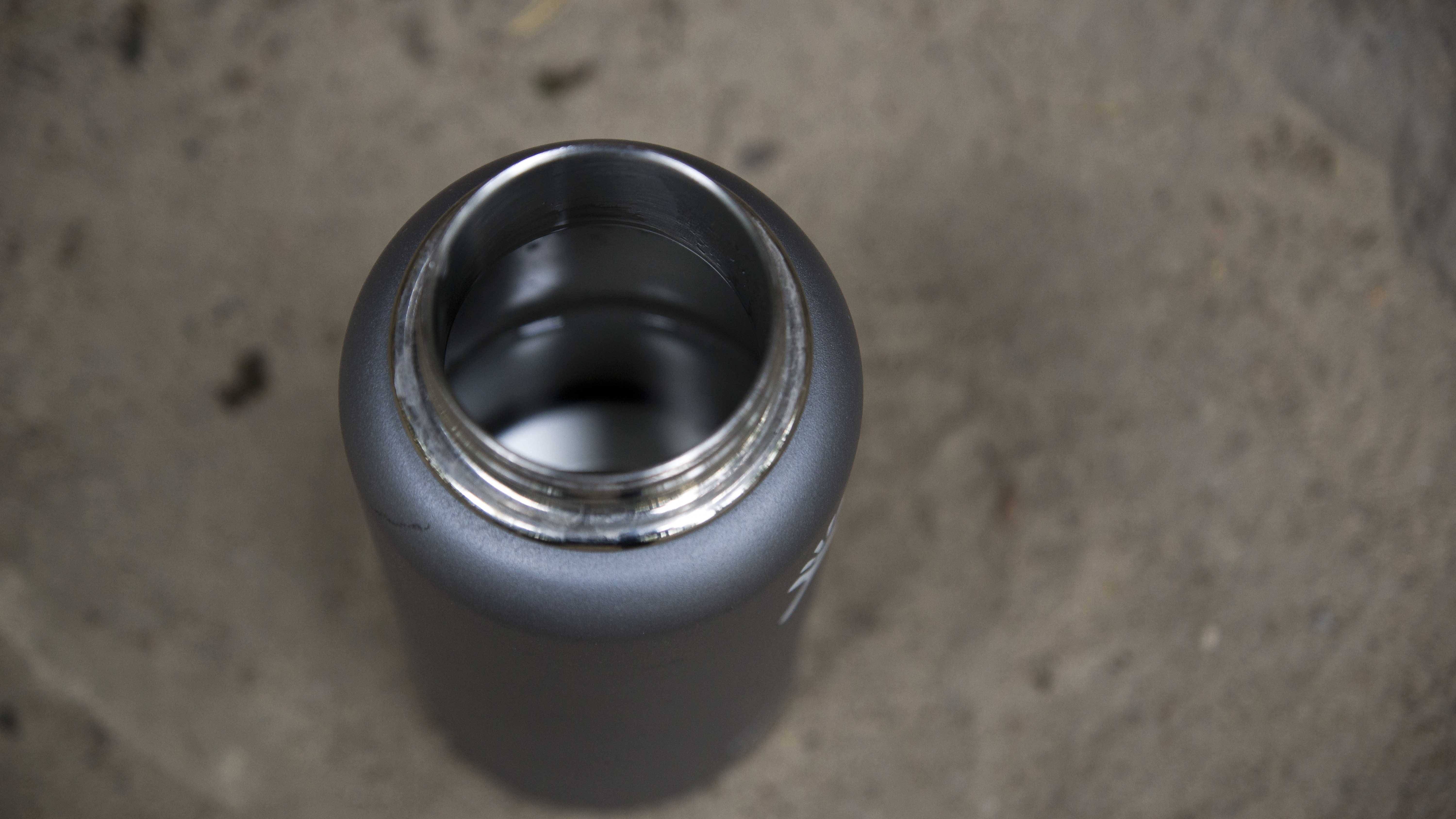 Blick in die isolierte Flasche