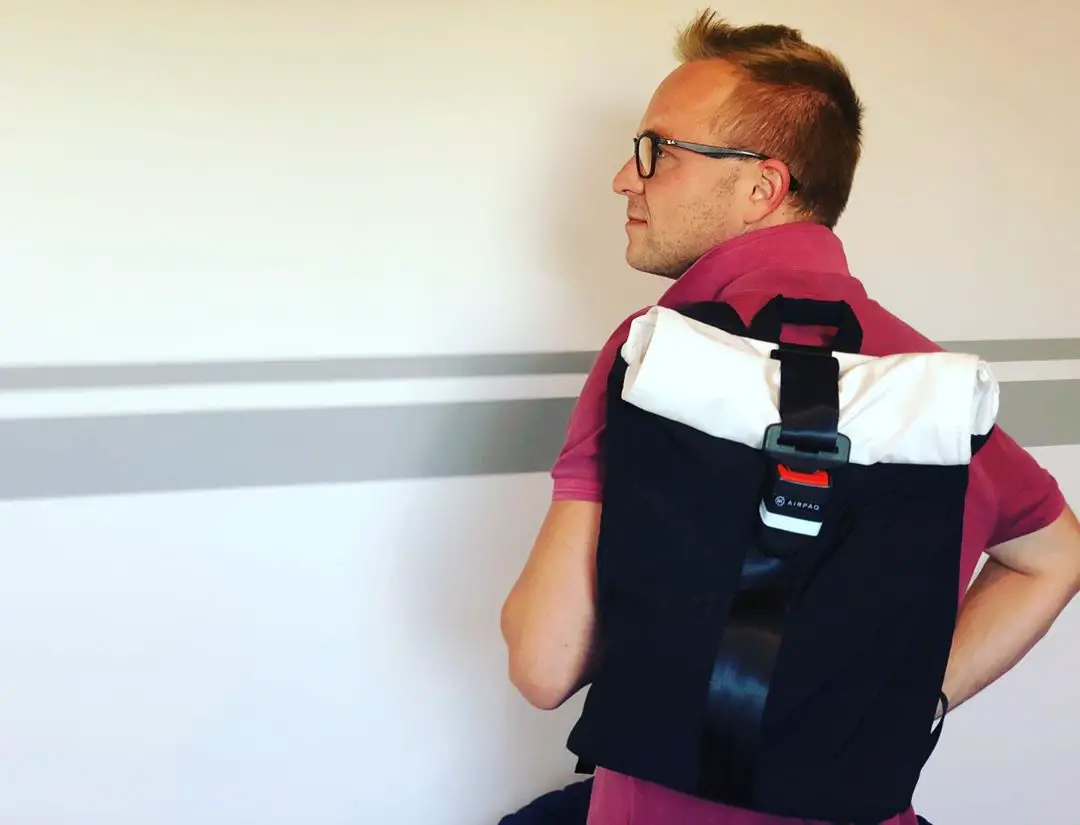 Der Rucksack wurde aus alten Airbags, verschrotteten Autogurten und Gurtschlössern hergestellt.