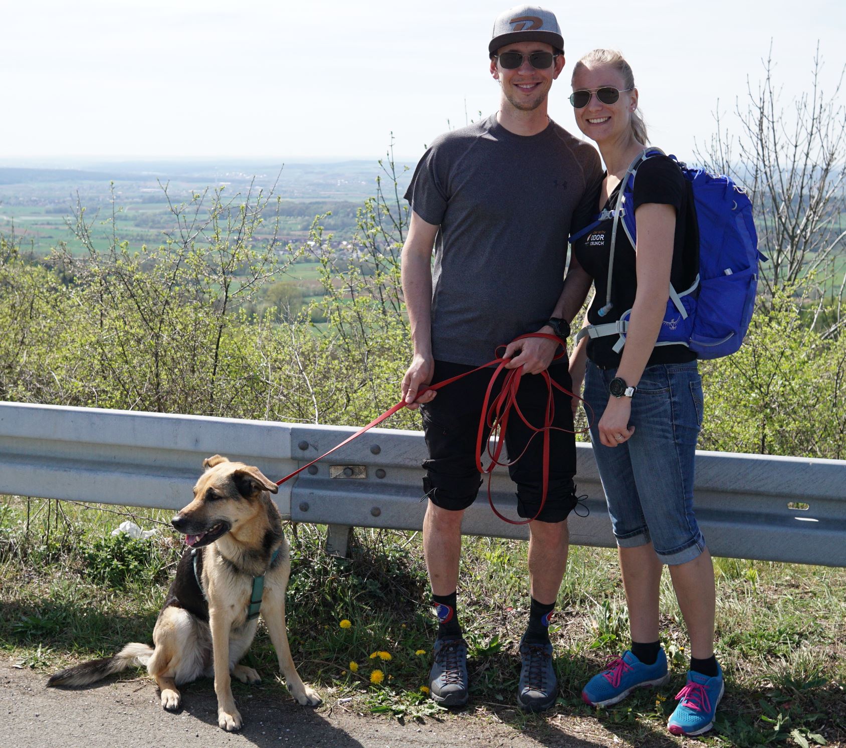 Gruppenfoto beim Wandern mit Hund