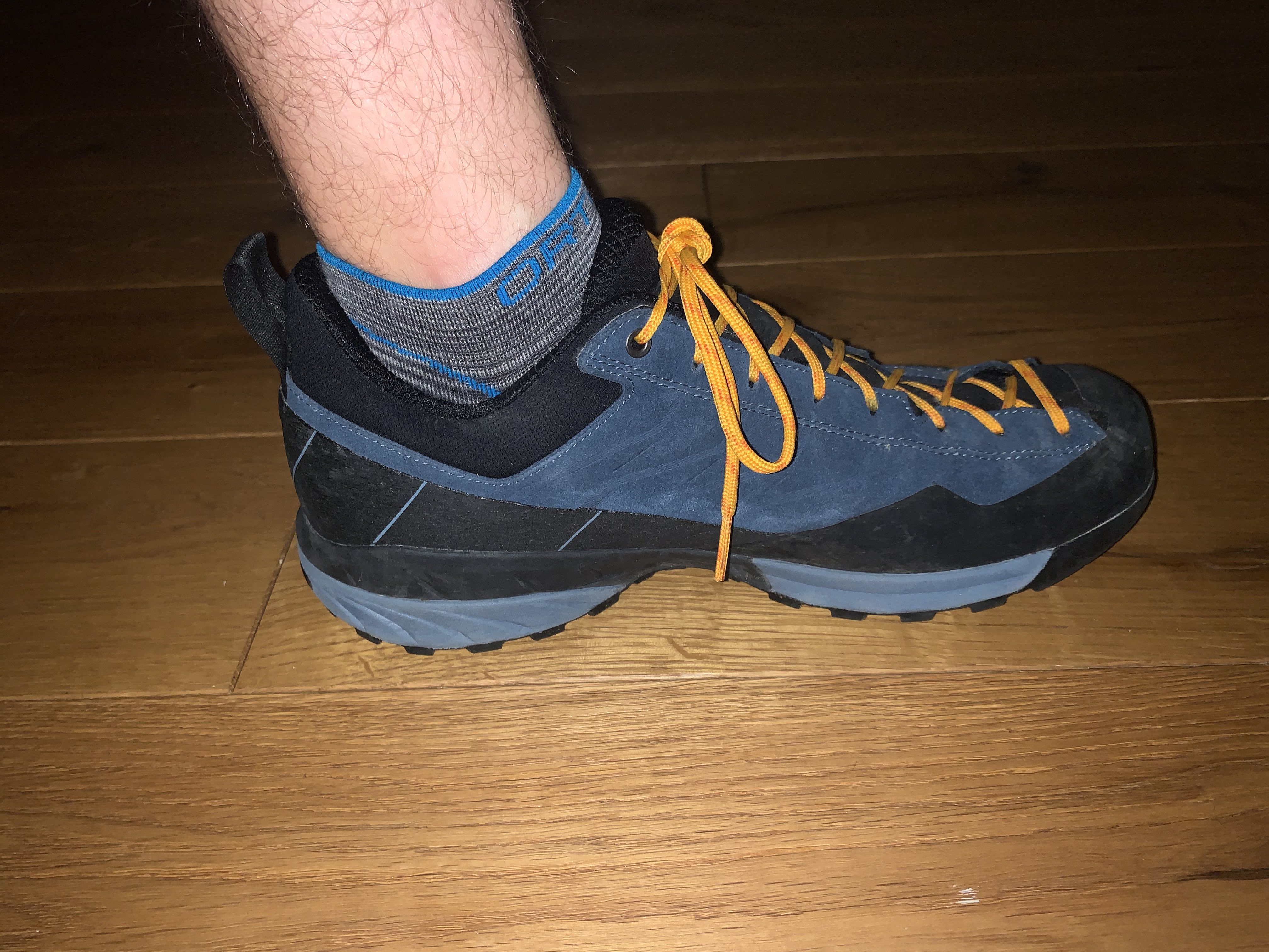 Ansicht der Socken im Schuh