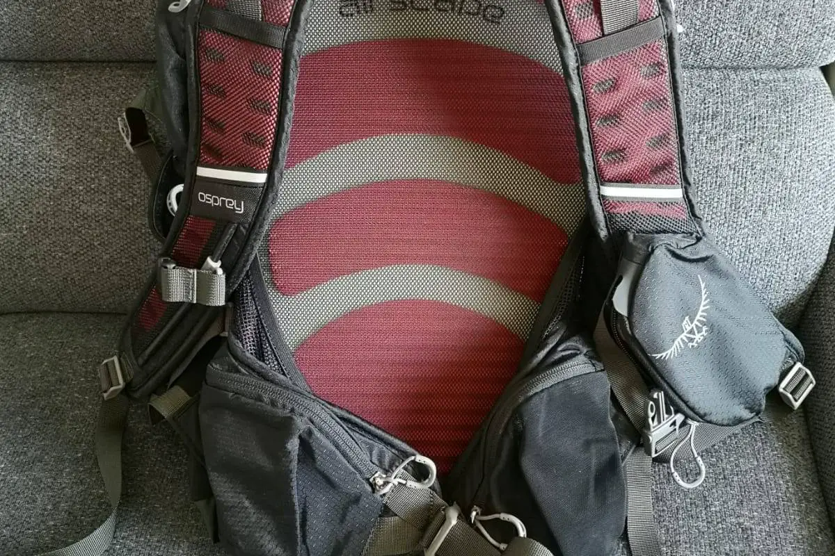 Viele Taschen und eine stufenlose Rückenlängenverstellung - super!