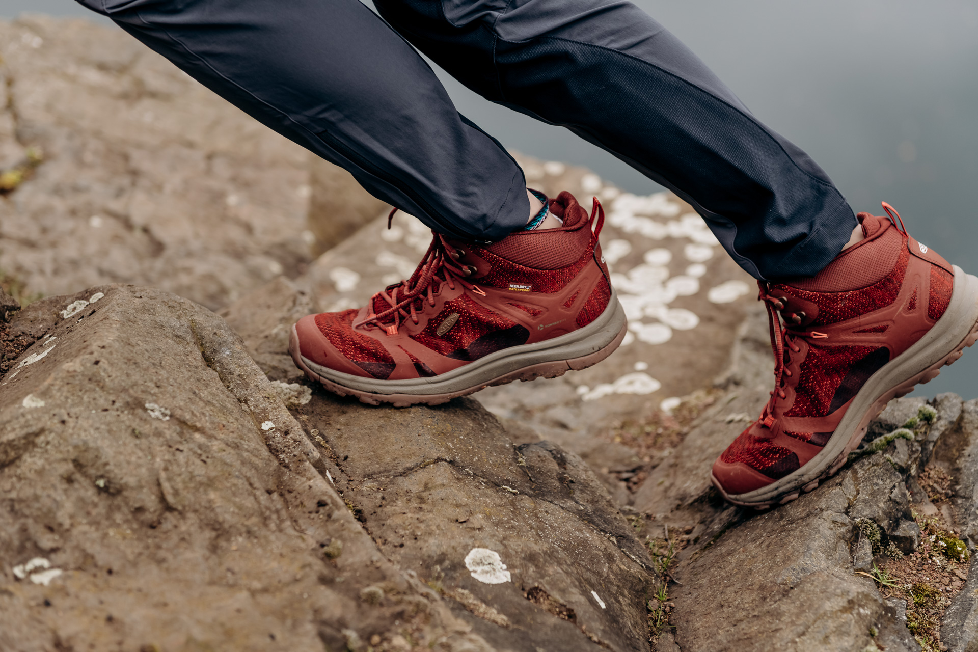 Wanderschuh beim Bergsteigen
