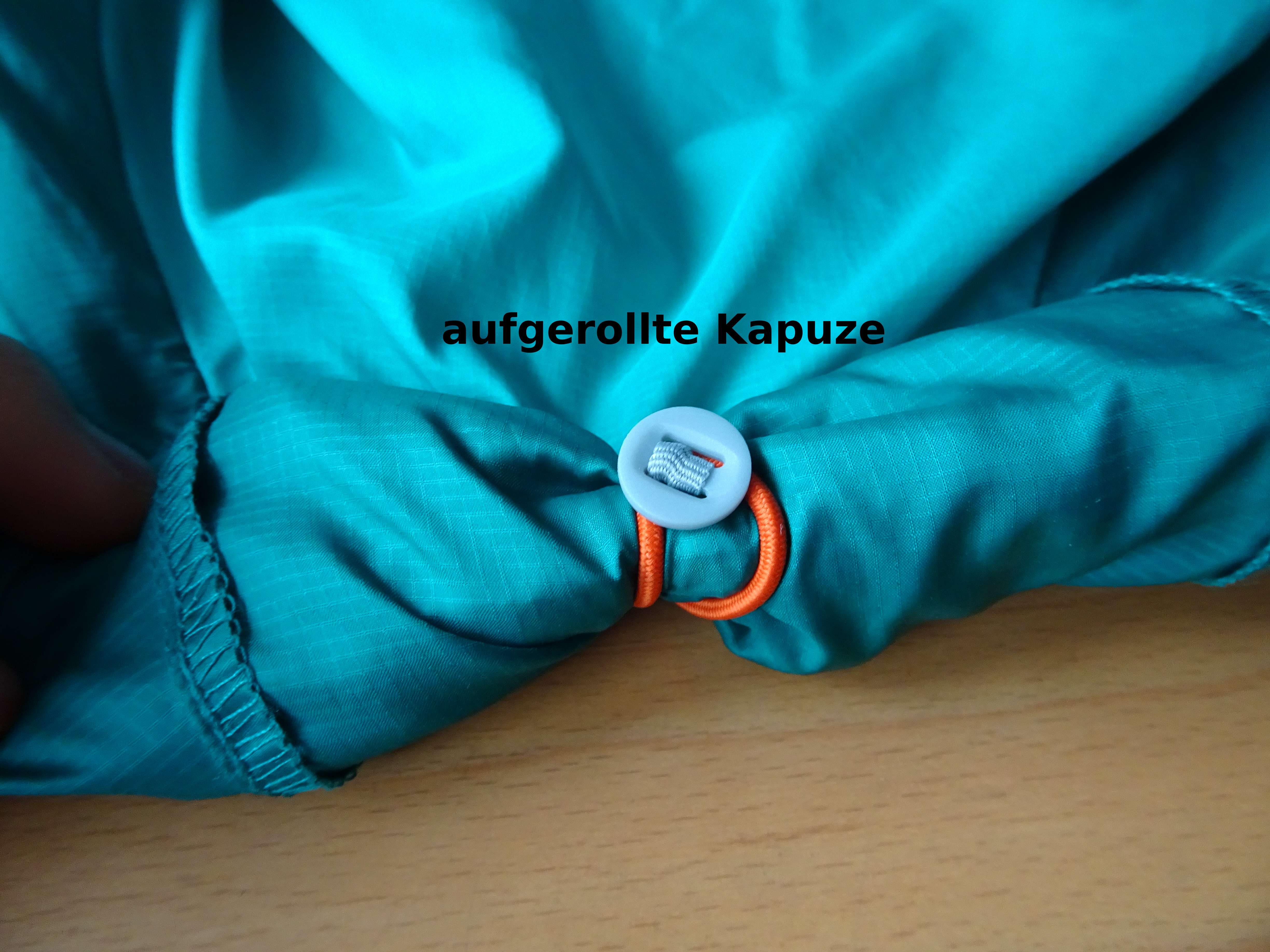 Kapuze aufrollen