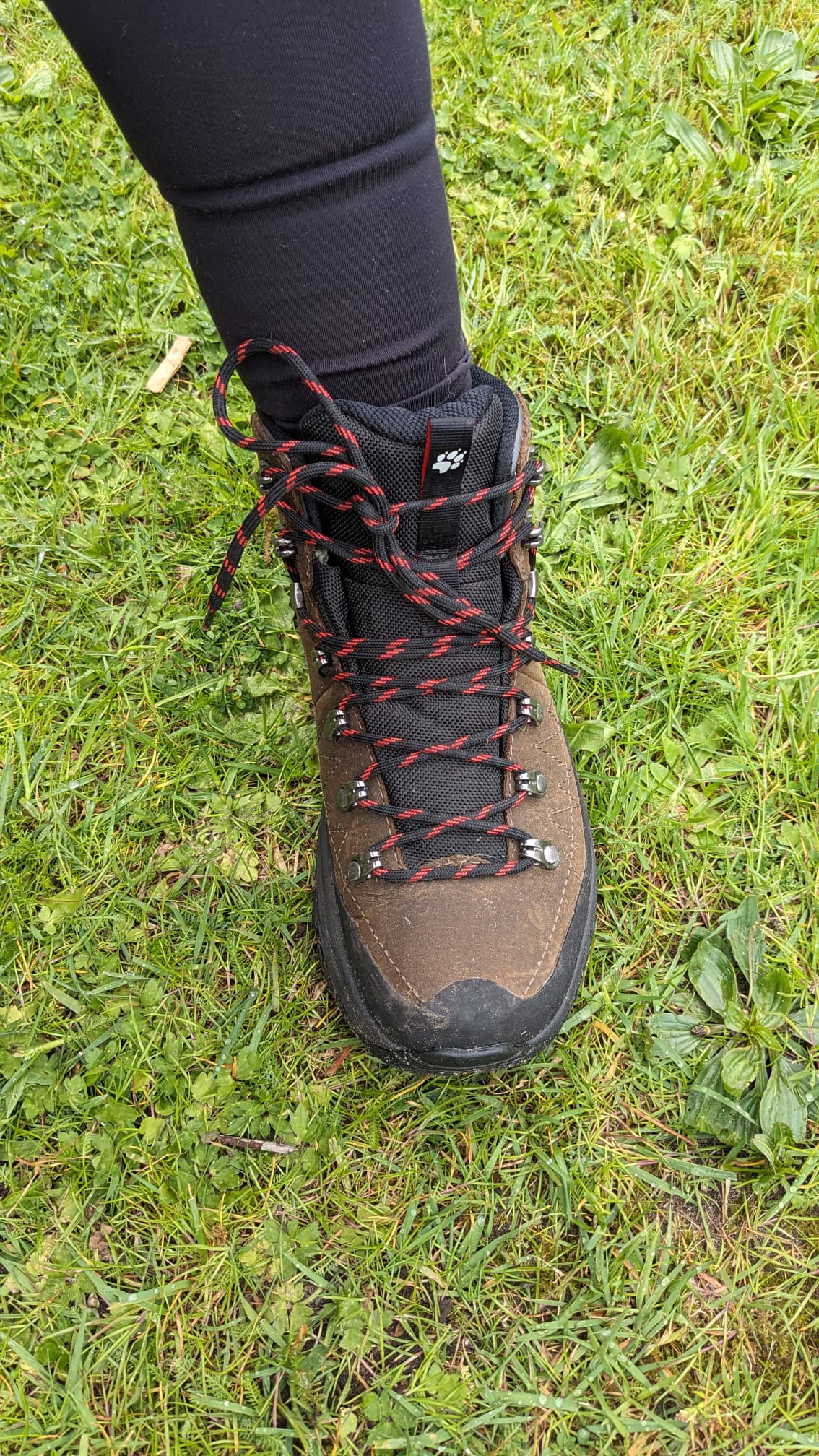 Der kompetente OUTSIDEstories-Test: JACK WOLFSKIN Apex Hike Pro Lth Texapore Mid - Wanderschuhe, Damen