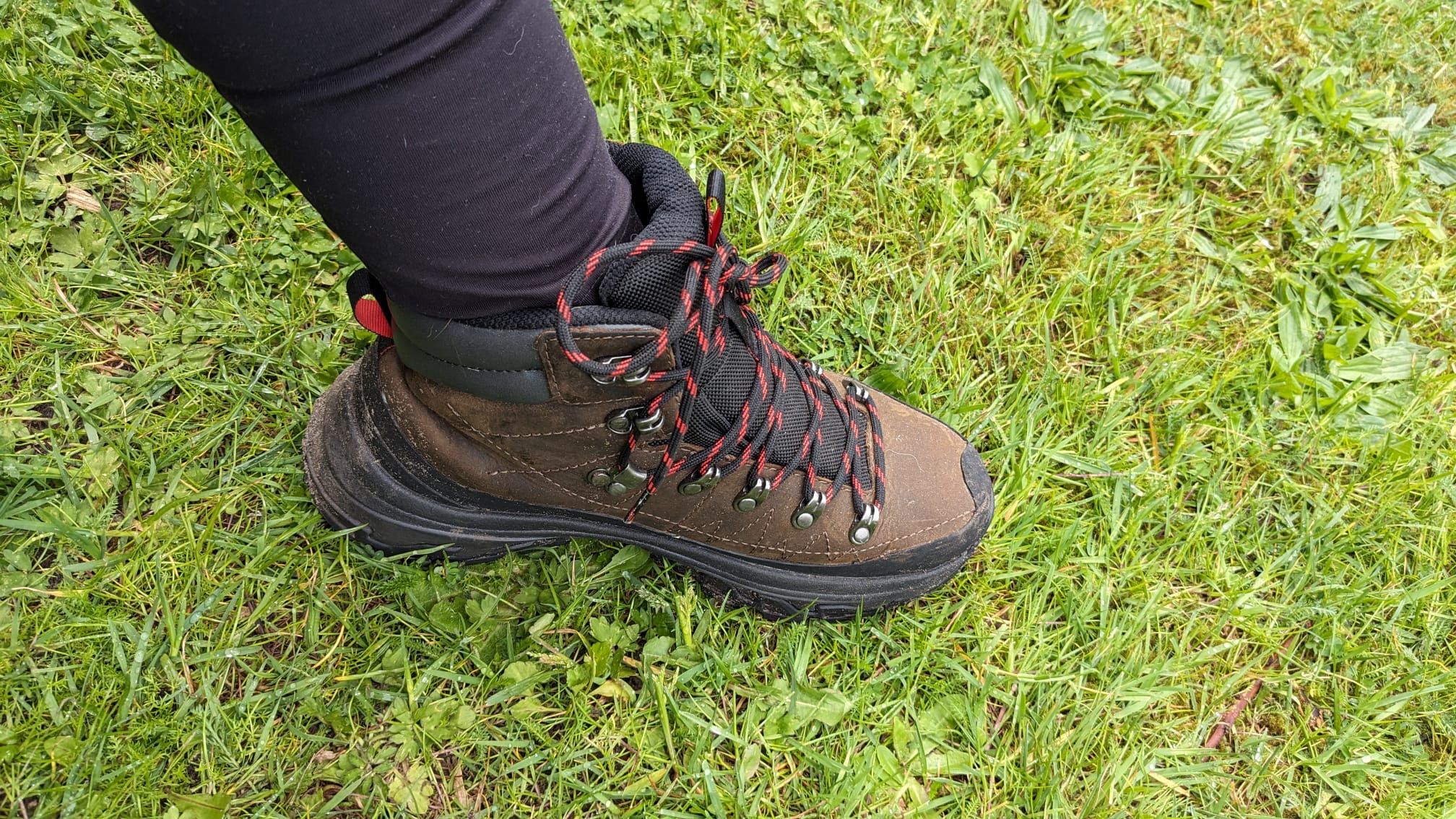 Der kompetente OUTSIDEstories-Test: JACK WOLFSKIN Apex Hike Pro Lth Texapore Mid - Wanderschuhe, Damen