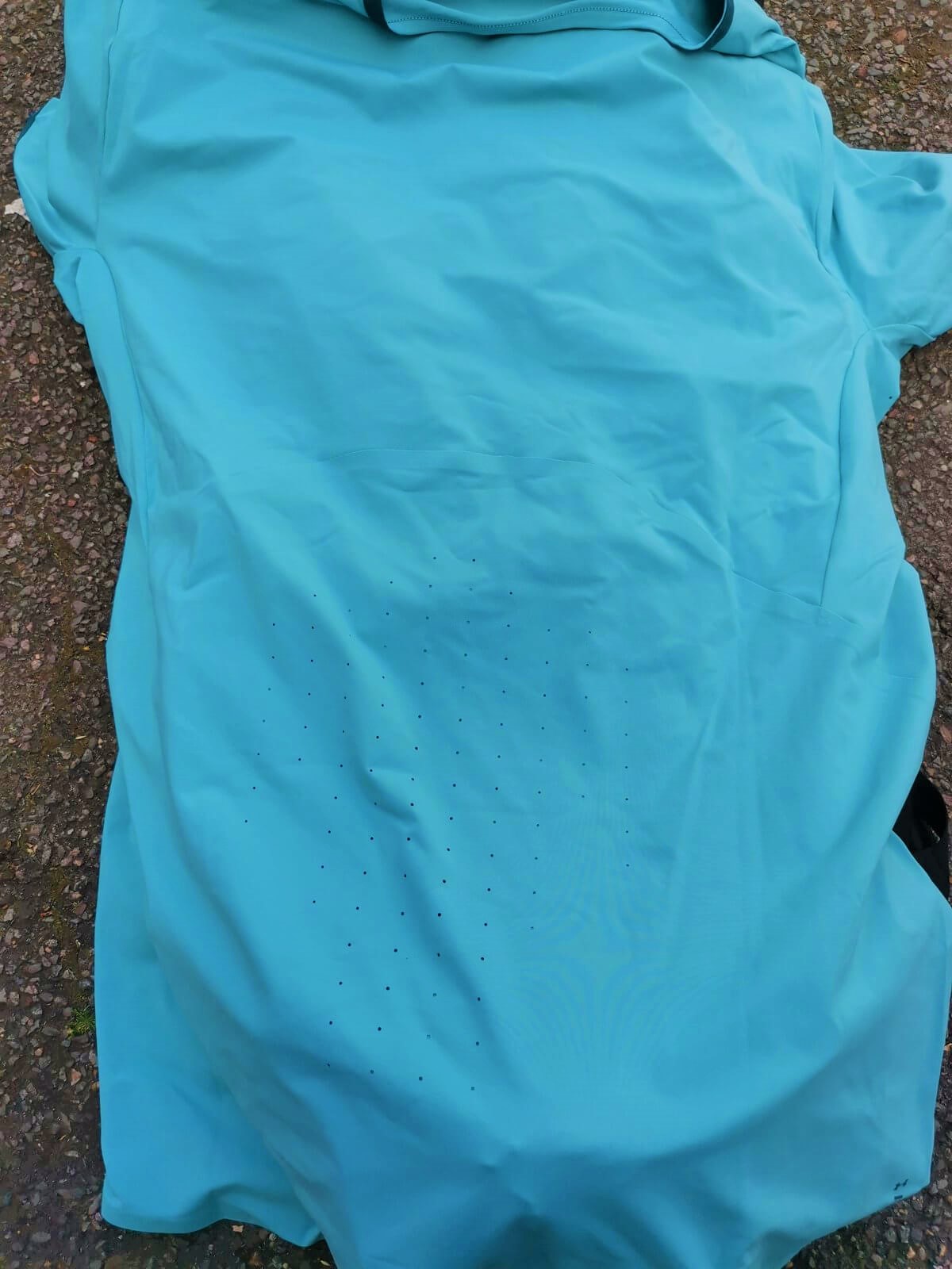 under_armour_perforiertes_oberteil8
