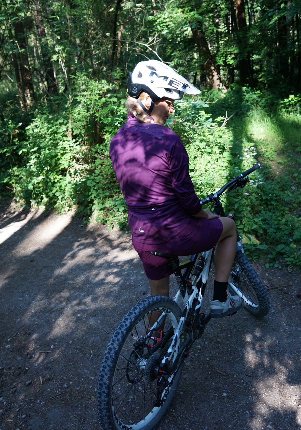 unter der Windjacke
