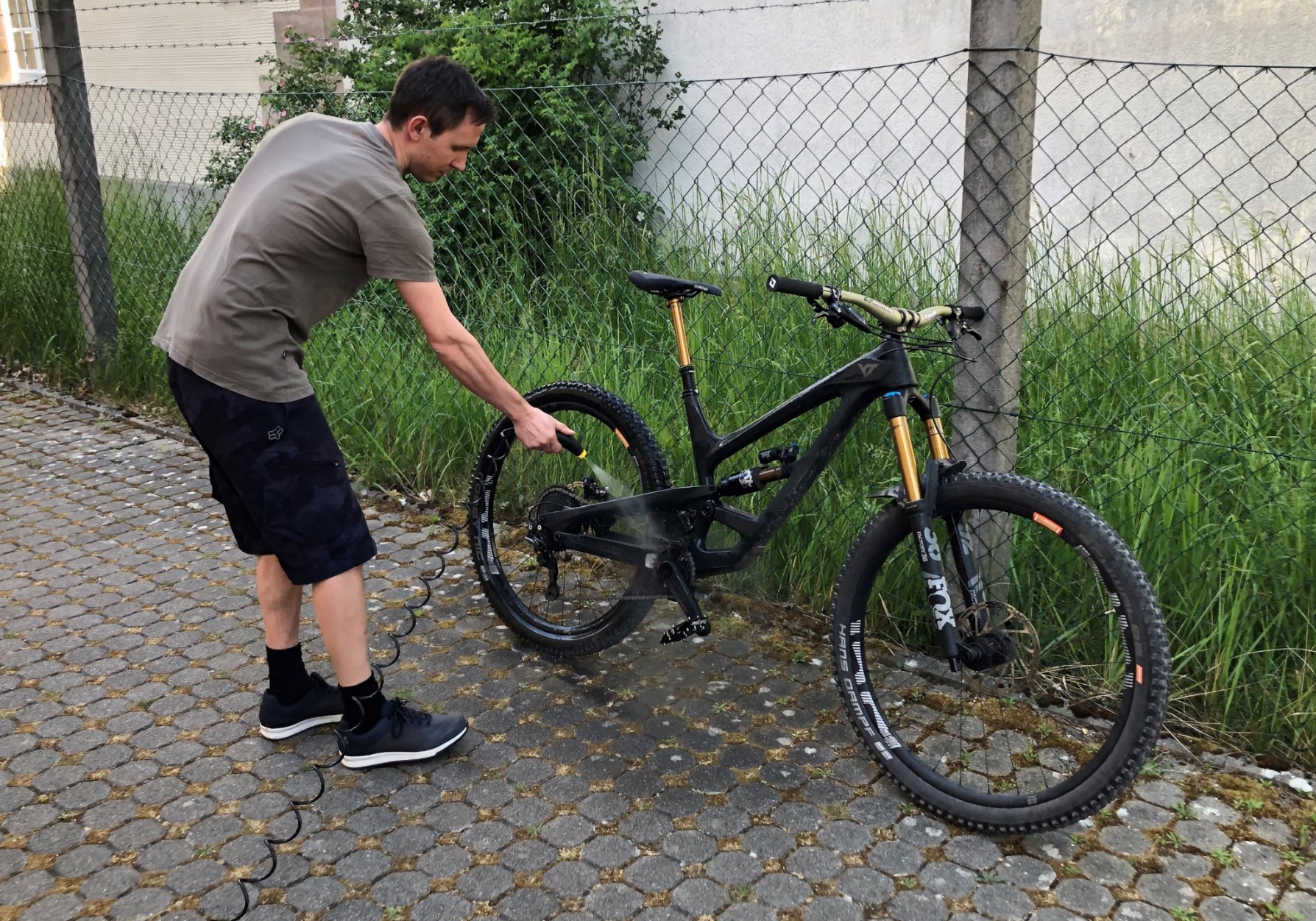beim rad putzen