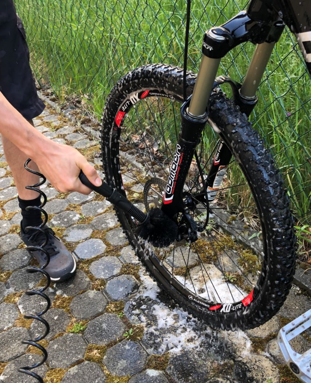 beim rad putzen