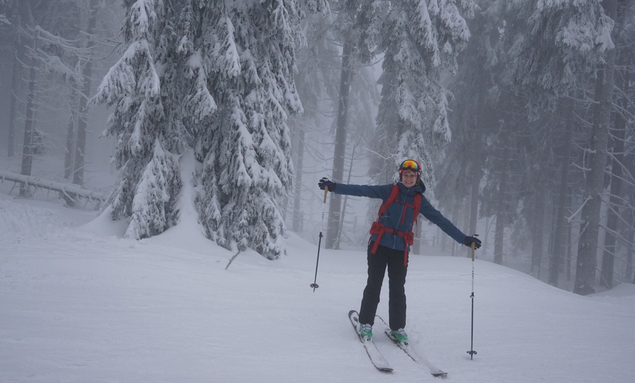 Ziener Tabina Skijacke: frontal mit Taipa Skihose von Ziener