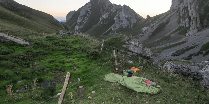 02_Mit einem Biwaksack kannst du immer und überall übernachten_Exped