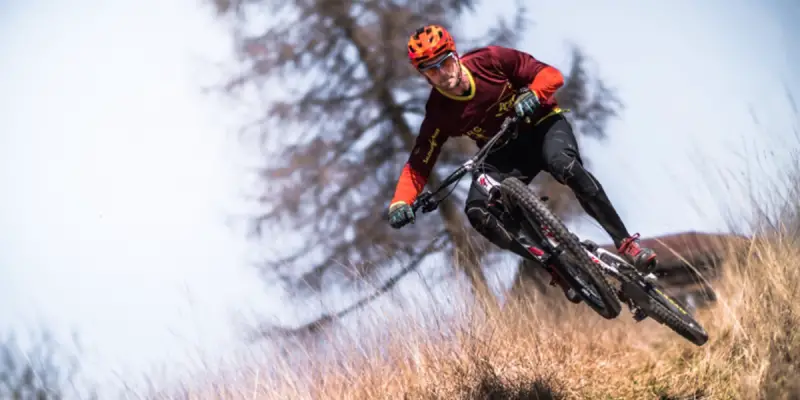 07_Mit dem richtigen Mountainbike-Helm machst du immer eine gute Figur auf dem Rad_Thomas Schweighöfer