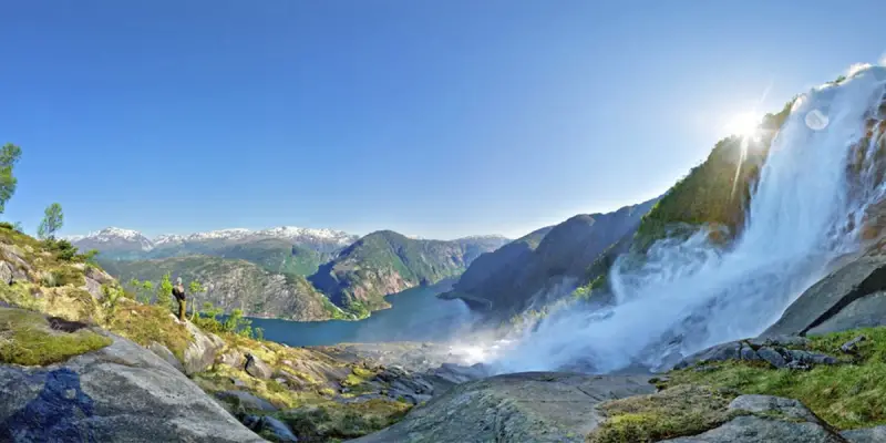4_In Fjord Norwegen bietet jede Wanderung spektakuläre Ausblicke_1_Magnus F. Roaldset_visithaugesund-min