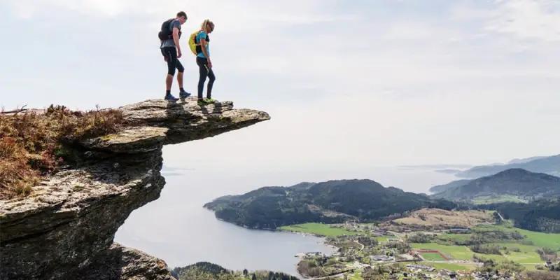 6_Nicht ganz so anspruchsvoll wie die Trolltunga bietet die Tour zum Himakånå alles, was das Wanderherz sich wünscht_Norwegen_Fjord_Magnus F. Roaldset_visithaugesund-min