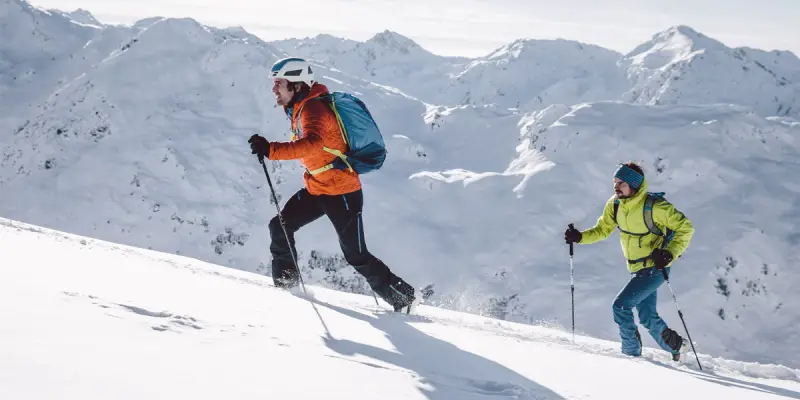 Auf Skitour mit dabei die Daunenjacke