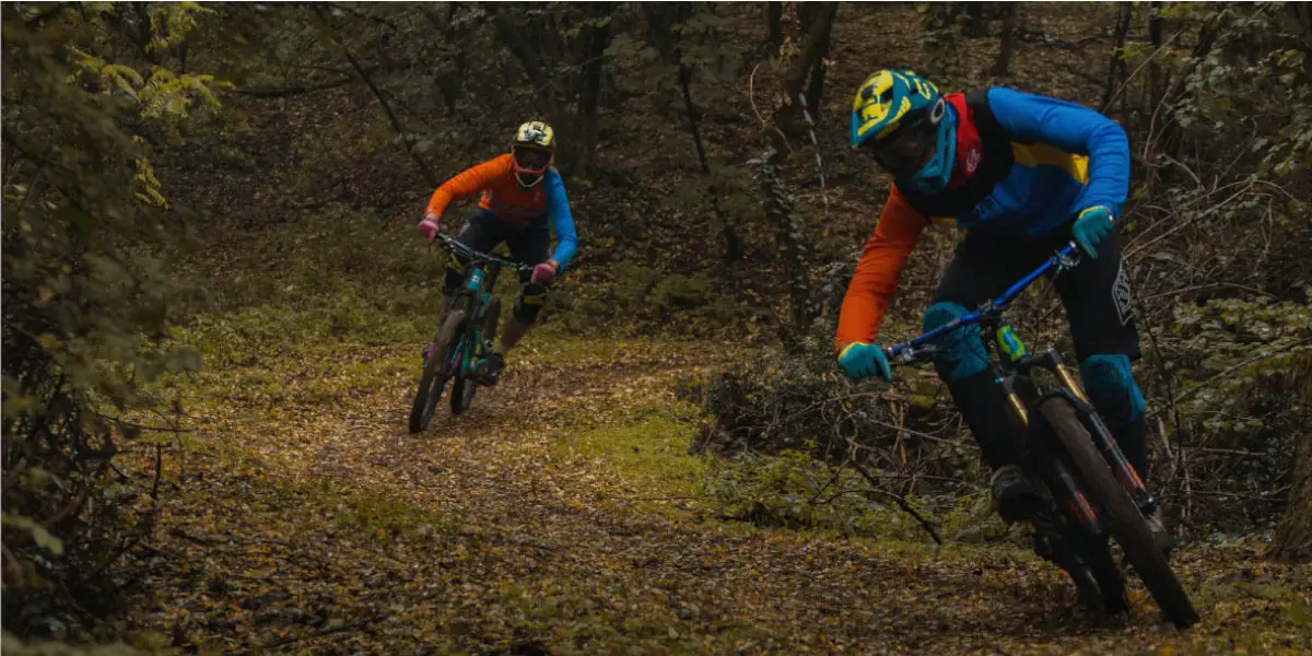 Mountainbike-Handschuhe_Alles im Griff Die richtigen Bike-Handschuhe dürfen dich beim Lenken, Schalten und Bremsen nicht behindern