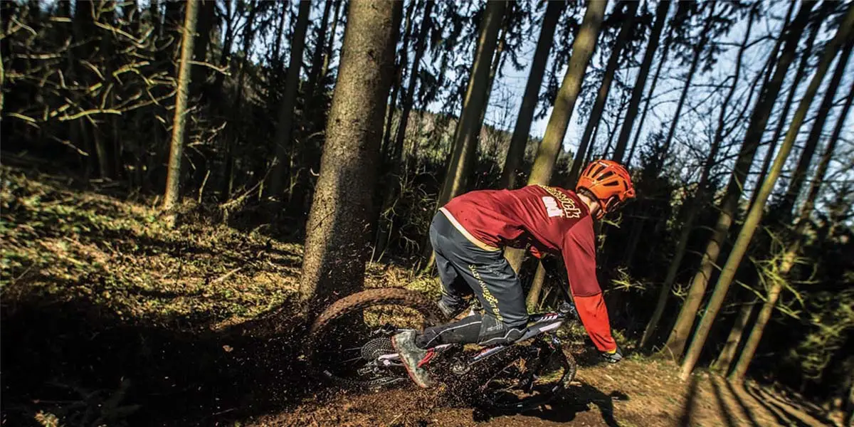 4_Strapazierfähiges Material sollte dein Fahrradtrikot besitzen_Unsplash-min