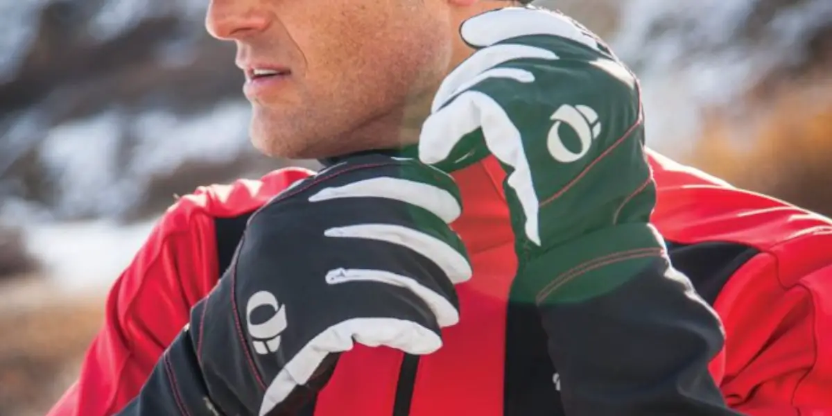 Mountainbike-Handschuhe Entscheide selbst, wie es für dich am besten anfühlt. Mountainbike Handschuhe sollten eng anliegen und keine Falten werfen