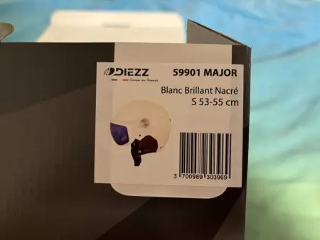 Bezeichnung des Helms auf der Verpackung